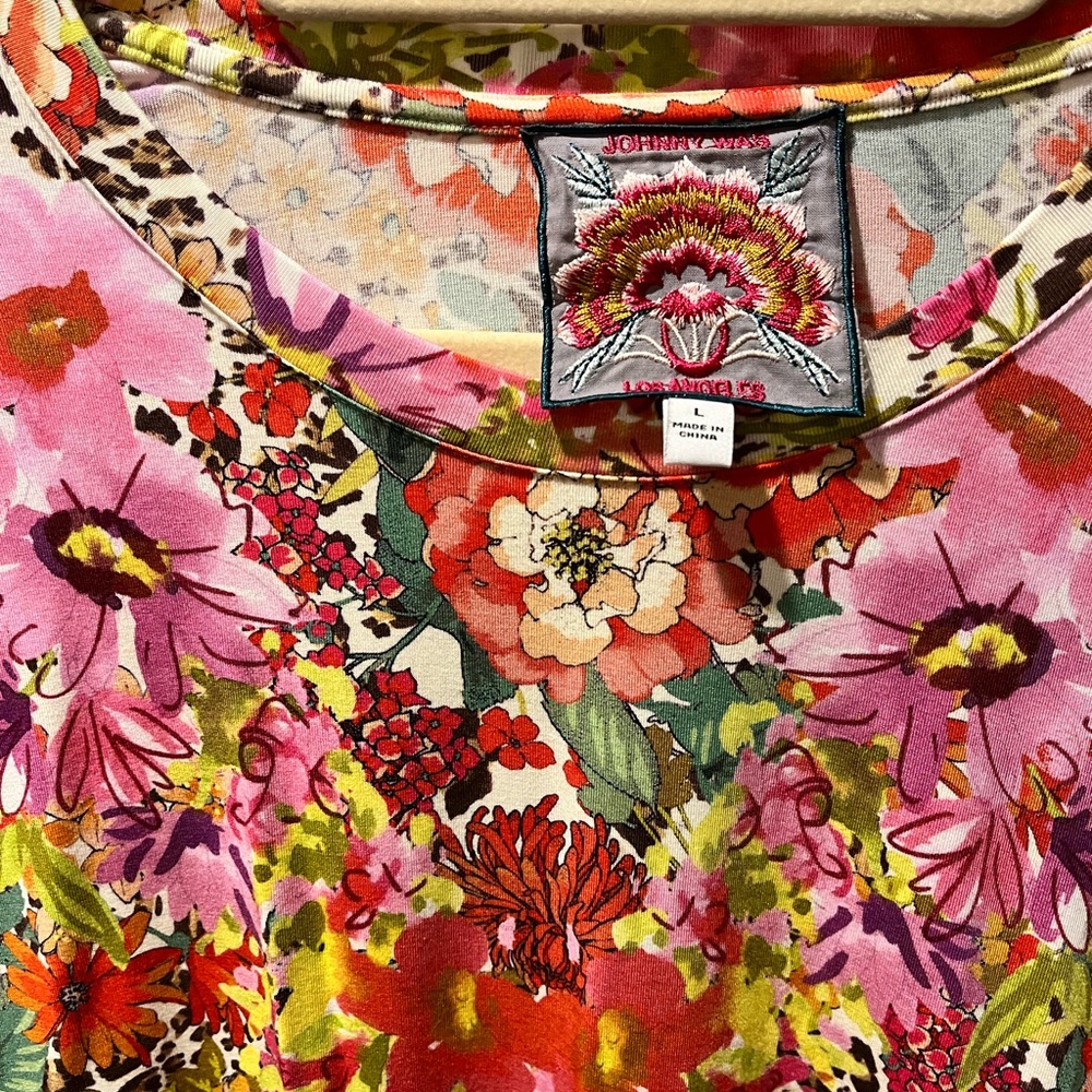 JOHNNY WAS PRE-LOVED AUTHENTIC ‘WILD GARDEN’ PUFF SLEEVES, CREW-NECK SOFT SHIRT - Picture 12 of 17
